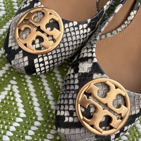 Tory Burch Snake Print Shoes with Small Heel - Picture 5 of 6